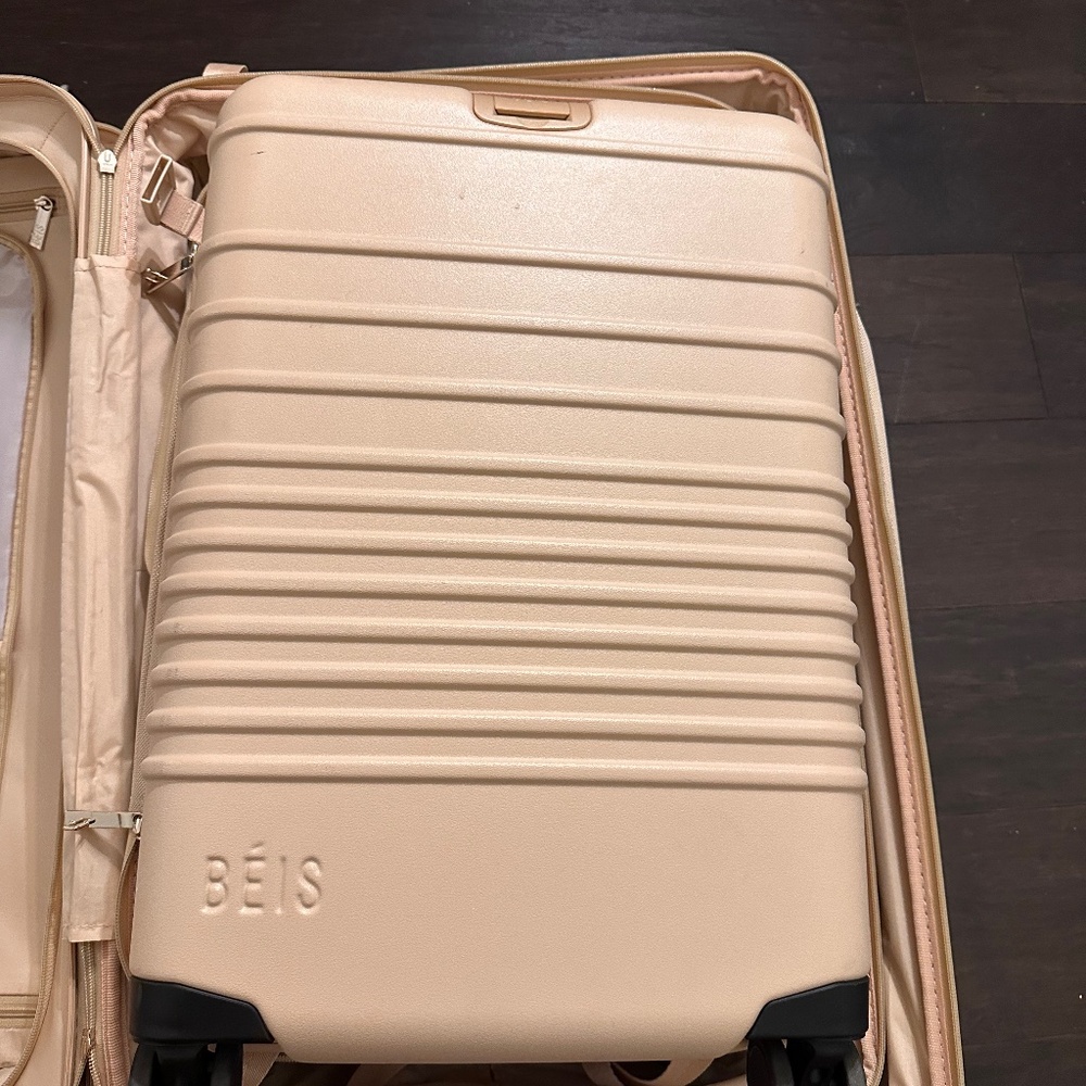 BEIS Luggage & Accessories Lot - Includes 18 BEIS Items! (USED)